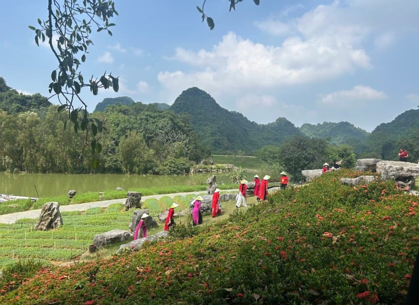 Scenic view with vietnamese ladies in Thung Nham Bird Park, Ninh Binh, Vietnam