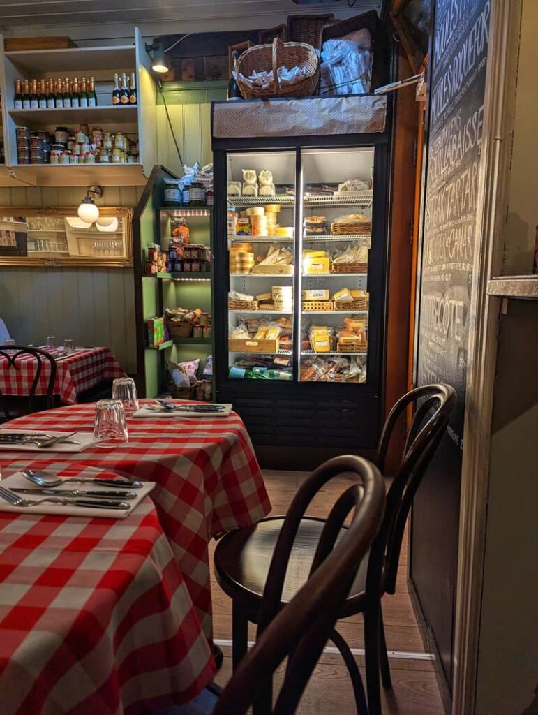 Cosy, intimate, warm french decor in Ostebutikken, Gurnerlokka, Oslo, Norway